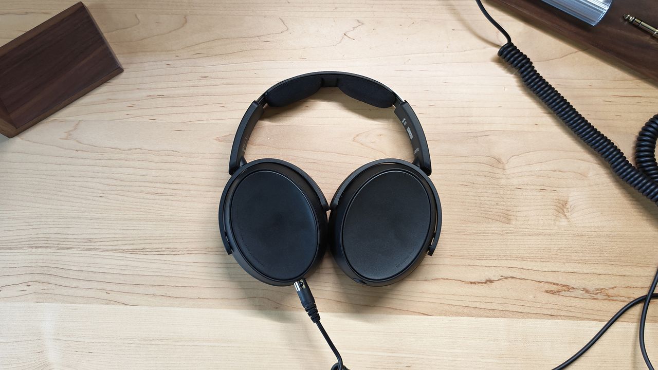 Photos of the Sennheiser 480 Pro on a light wood table top.