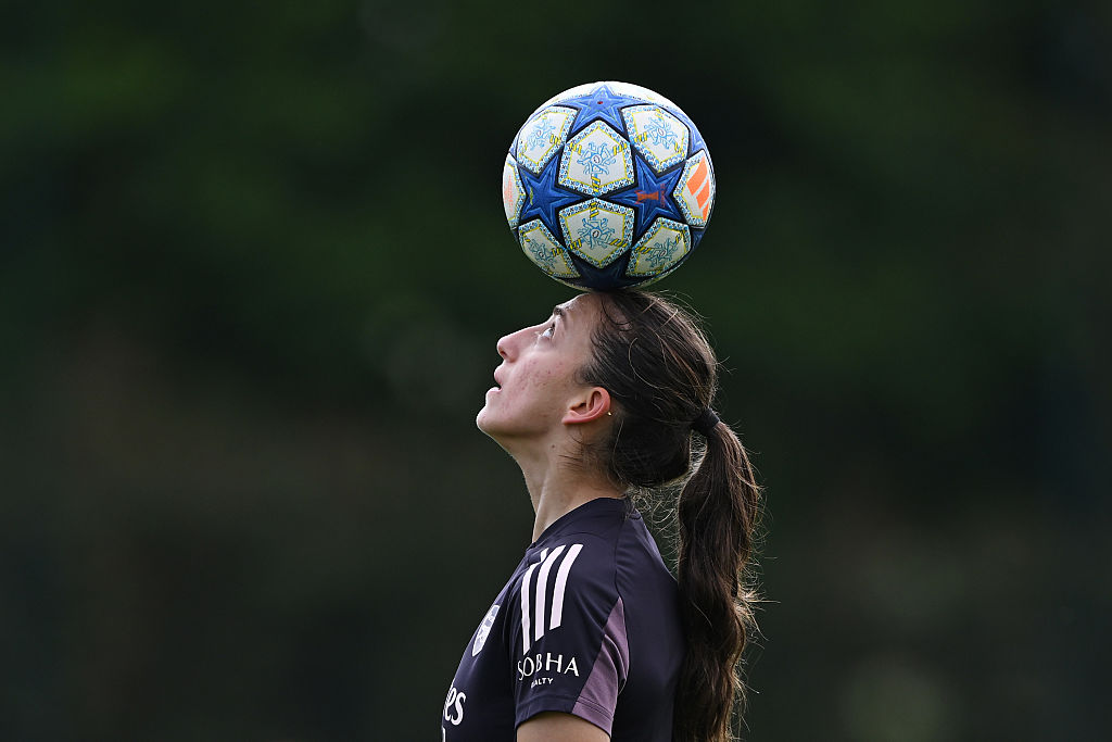 Rosa Kafaji balancing a ball on her head