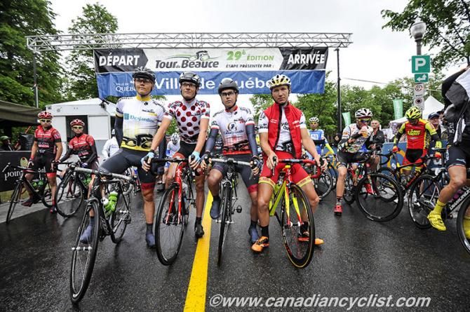 Jerseys line up before start.