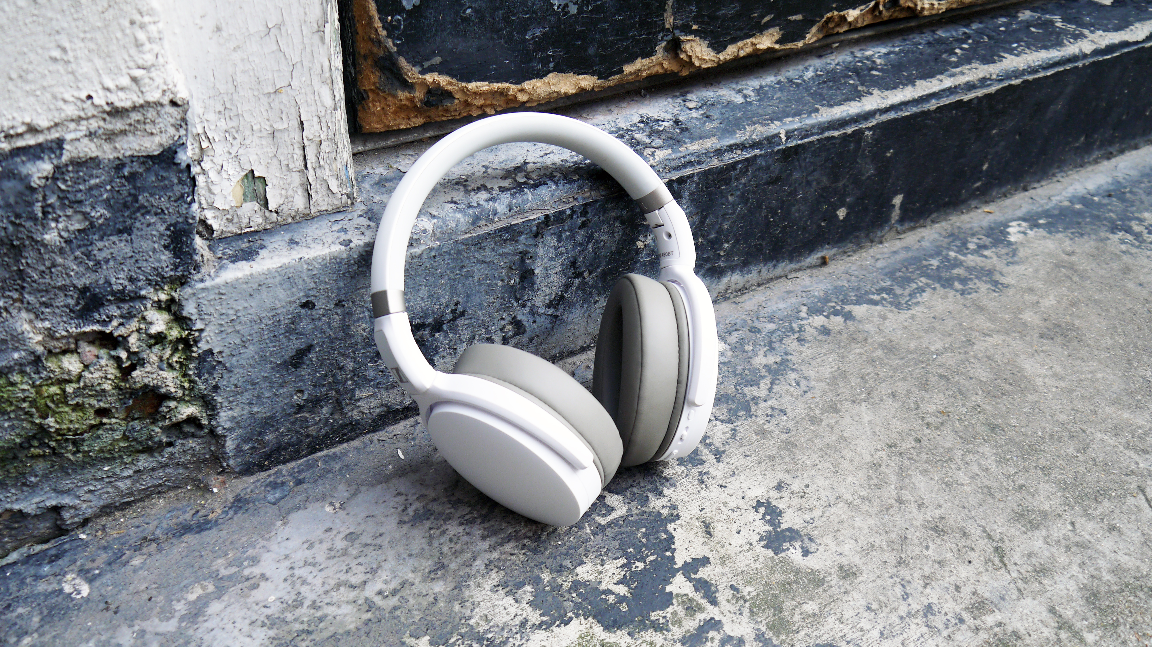Sennheiser HD 450BT (Black) Over-ear wireless noise-canceling headphones at  Crutchfield