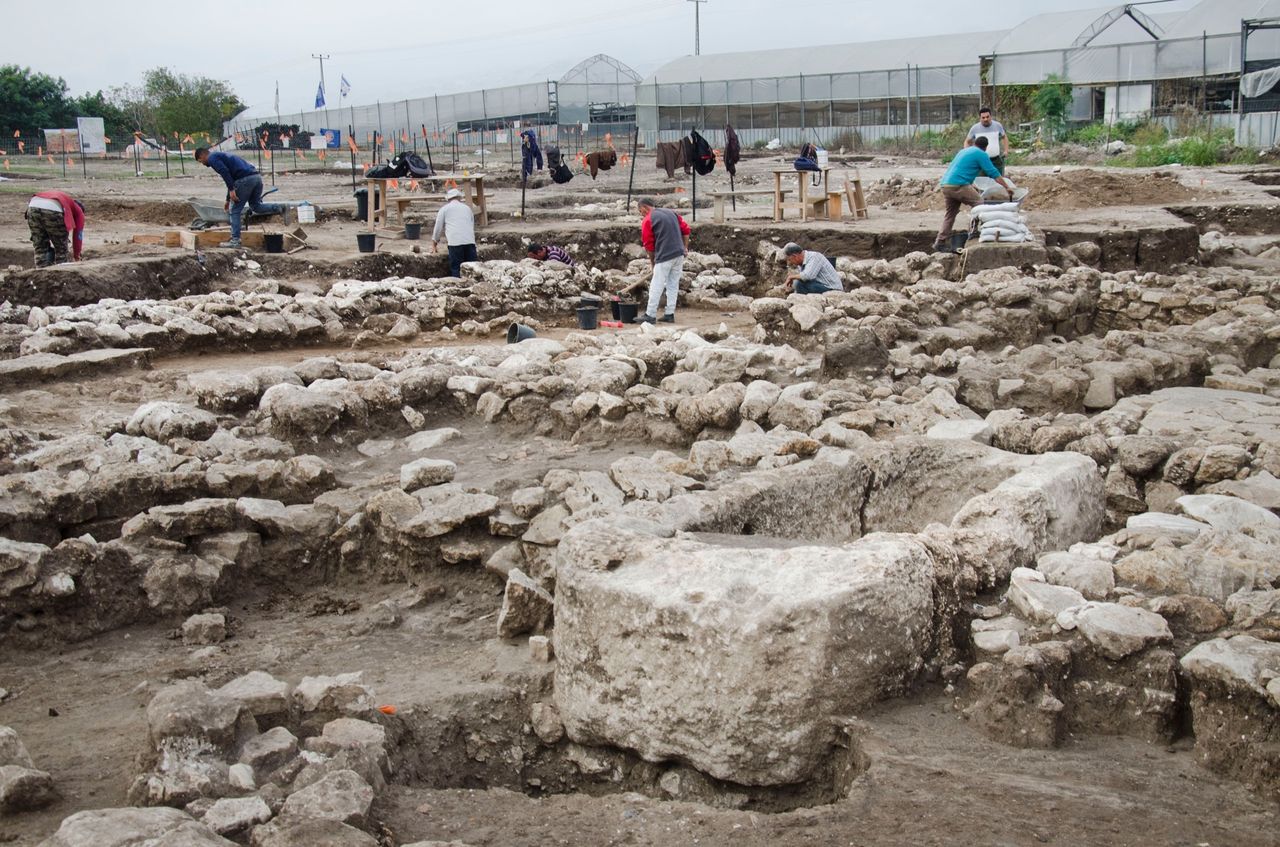 This is a huge city &ndash; a megalopolis in relation to the Early Bronze Age, where thousands of inhabitants, who made their living from agriculture, lived and traded with different regions and even with different cultures and kingdoms in the area.