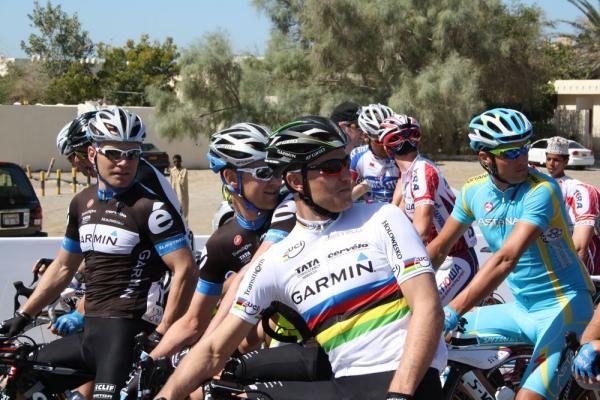 Thor Hushovd looks back to see who still hasn't got a bike