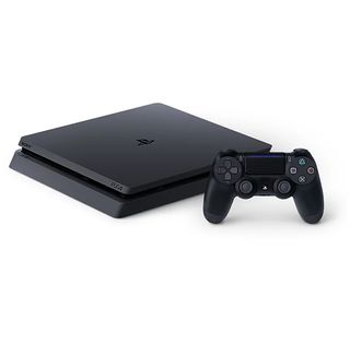Tilbud på PlayStation 4 - en PlayStation 4 og en DualShock 4-controller på en hvid baggrund