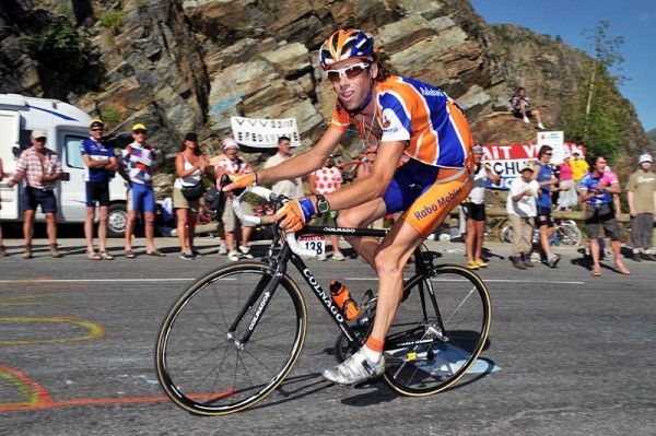 Laurens Den Tam (Rabobank) under pressure.
