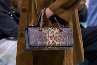 Prada-Tasche mit Leopardenmuster