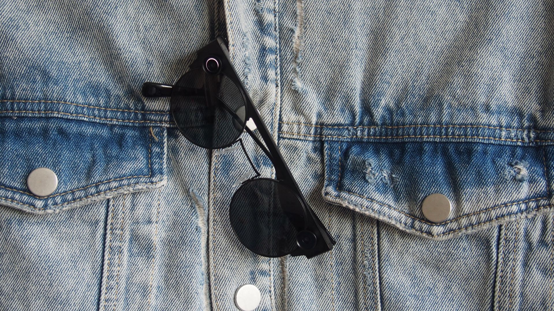 This Facebook smart glasses patent shows a future potential Apple Glass