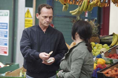 EastEnders&#039; Billy &#039;desperate&#039; to know his son