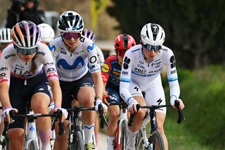 Wrong turn drama at Strade Bianche &ndash; Disaster for Vollering and Ferrand-Pr&eacute;vot as chase group rides off-course