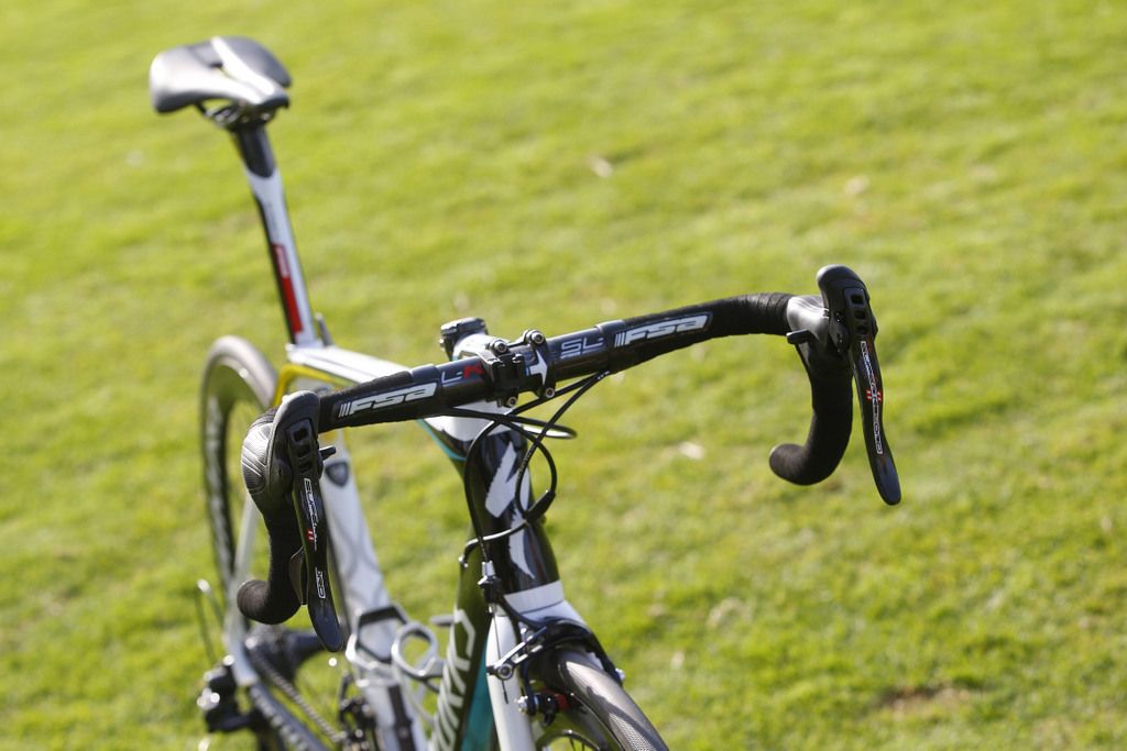 As you can see, Nibali's left shifter is slightly scruffed
