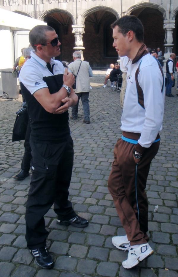 Former Ag2R Prevoyance teammates Simon Gerrans (Sky) and Nicolas Roche (Ag2R-La Mondiale) shoot the breeze in Li&egrave;ge