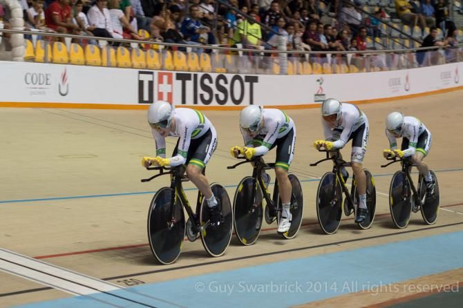 Australia's pursuit team in action