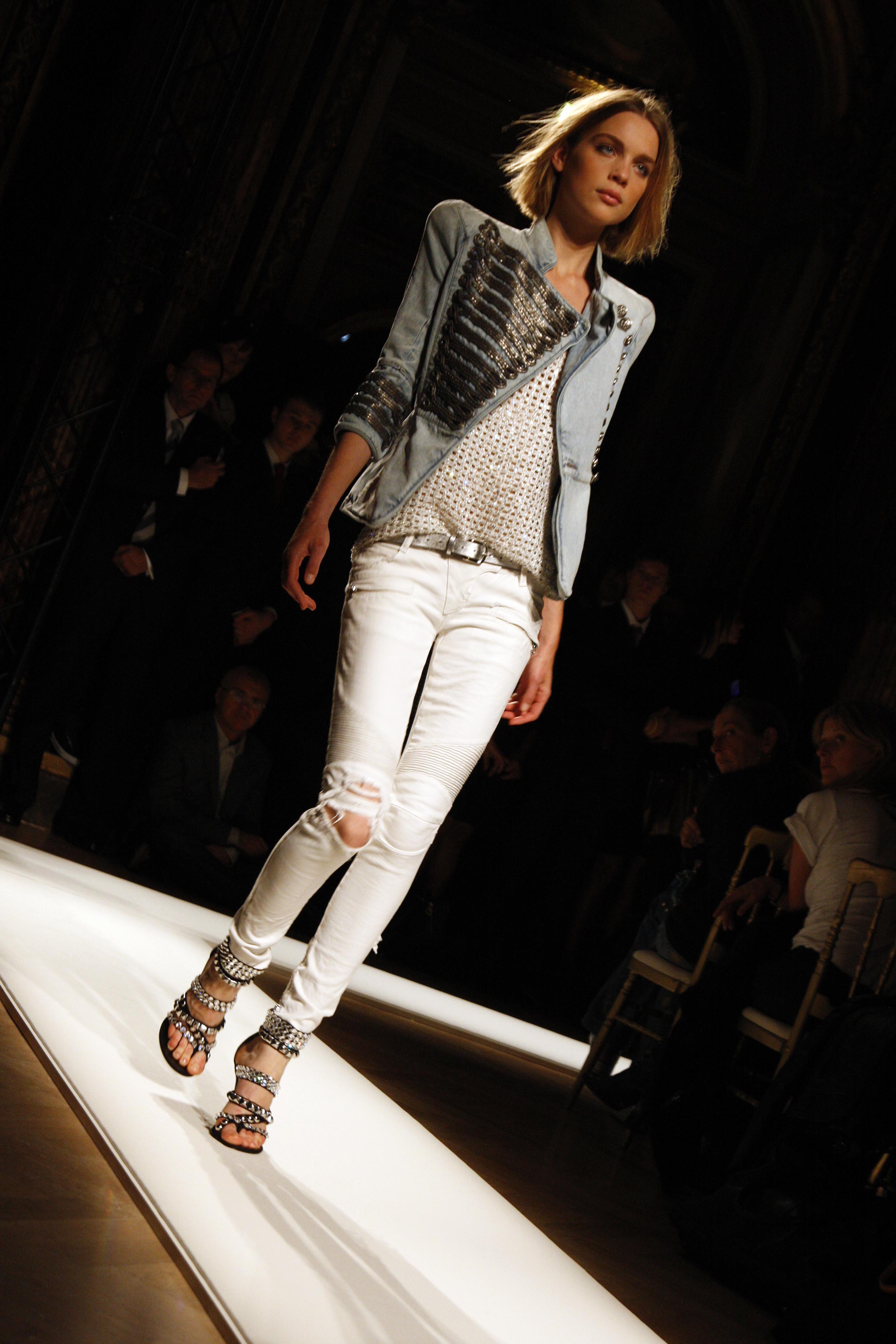 An image of Napoleon jacket, one of the biggest 2010 fashion trends, on the Balmain spring/summer 2009 runway.