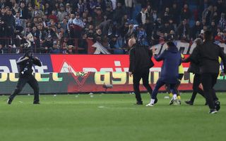 Trabzonspor fans attacked Fenerbahce's players inside the stadium.