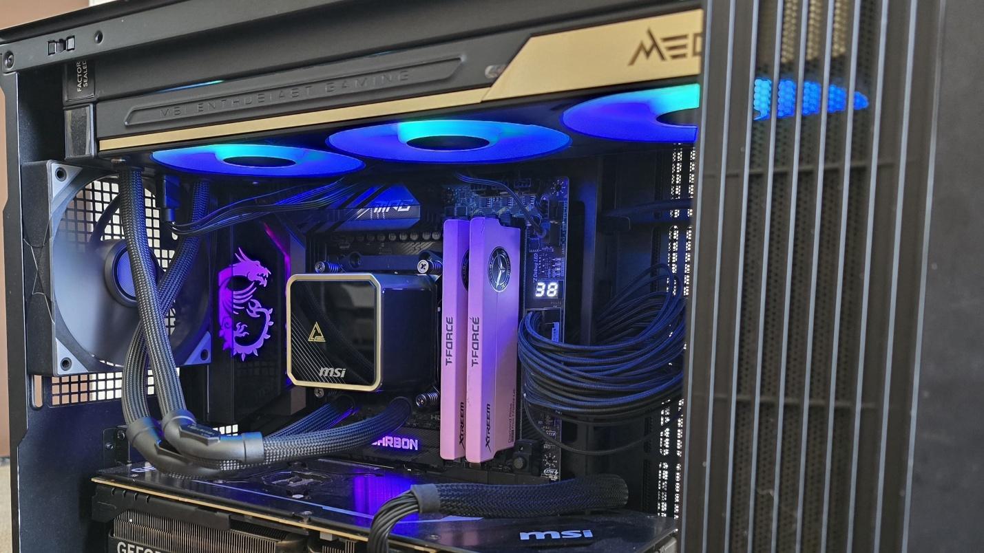 MSI MEG CoreLiquid E15 360 AIO
