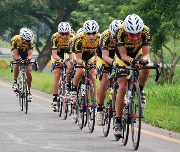 The Mineralex team rides to a 13th place finish.
