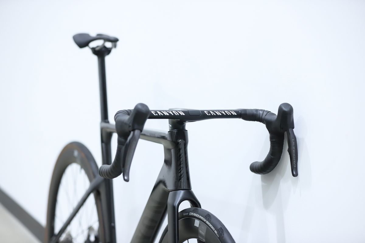 A Black Canyon Aeroad CFR stands against a white wall