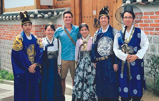 Chef Donal Skehan takes us on an entertaining tour of Asia in this weekday series, and his first stop is Hong Kong.