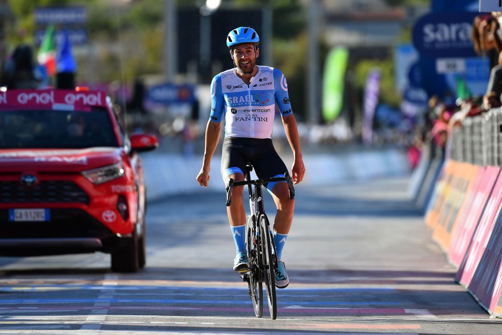 VIESTE ITALY OCTOBER 10 Arrival Alex Dowsett of The United Kingdom and Team Israel StartUp Nation Celebration during the 103rd Giro dItalia 2020 Stage Eight a 200km stage from Giovinazzo to ViesteGargano girodiitalia Giro on October 10 2020 in Vieste Italy Photo by Stuart FranklinGetty Images