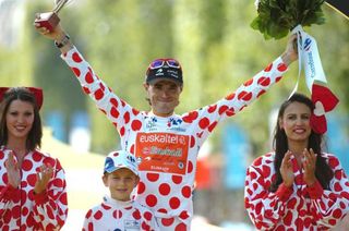 Samuel Sanchez (Euskaltel-Euskadi) wins the king of the mountains.