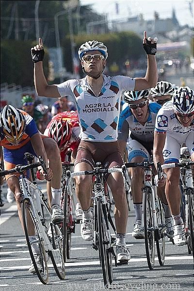 Jasper Bovenhuis (Rabobank Continental) dived in for third