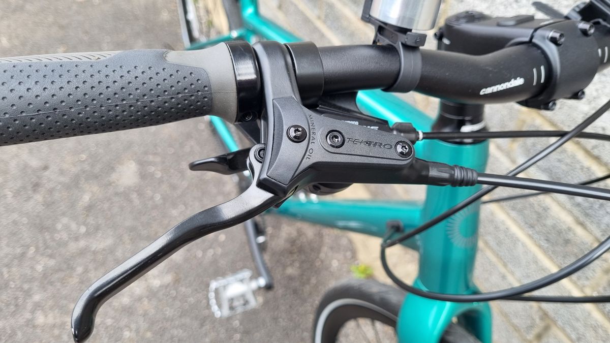 Close up of black Tektro hydraulic disc brake shifter