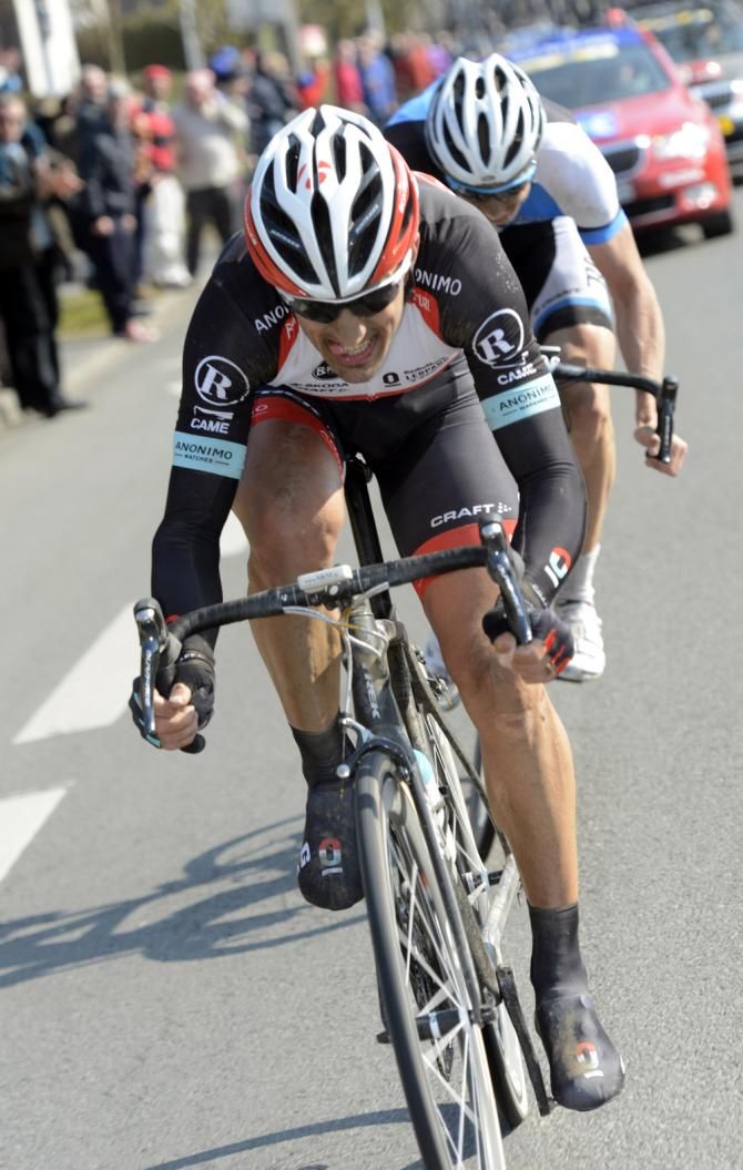 Fabian Cancellara (RadioShack - Leopard) pushes Sep Vanmarcke (Blanco) to the limit