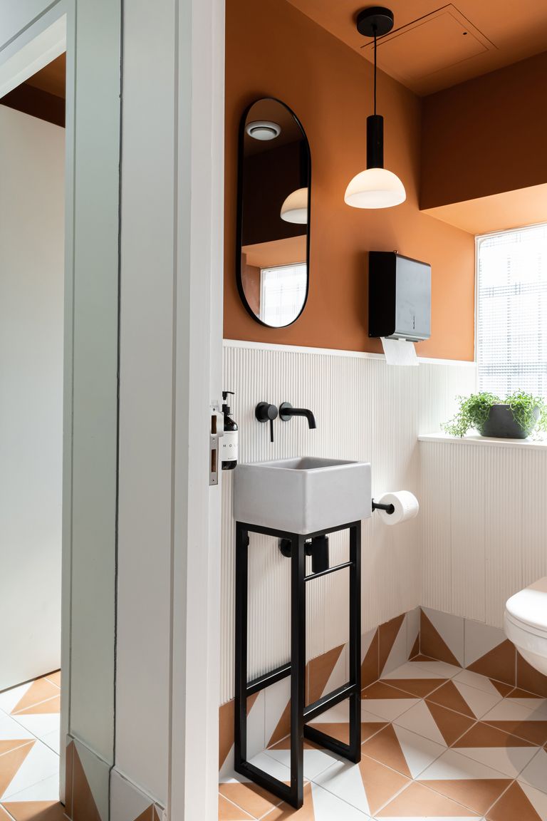 10 Budget Bathroom Updates To Refresh Your Space For 2024 Livingetc   DSrpCKv2kC8Qmr5ioJeC74 768 80 