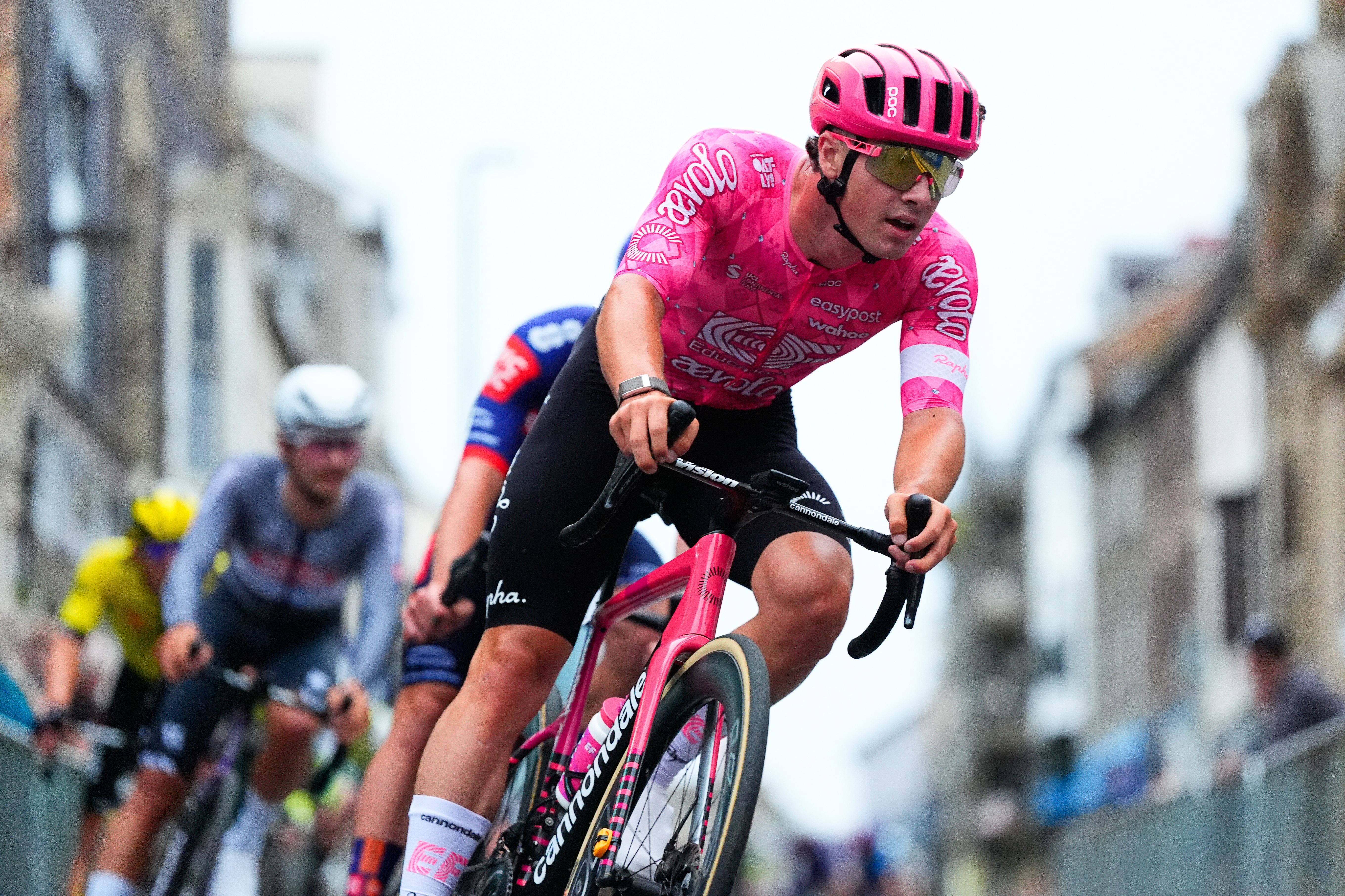 Noah Hobbs riding in a pink cycling kit