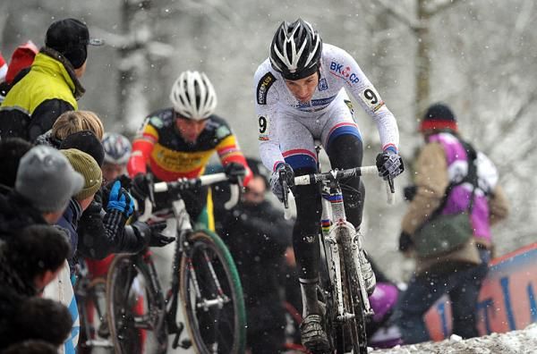 World Cup leader Niels Albert in the lead
