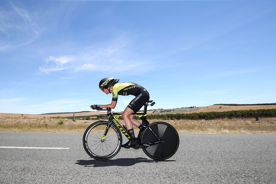 Lucy Kennedy riding to second place