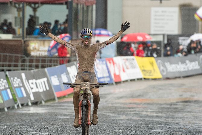 Tom Pidcock (Great Britain) wins