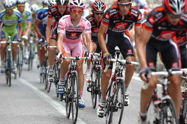 Race leader David Arroyo and his Caisse d'Epargen team set tempo on stage 15.