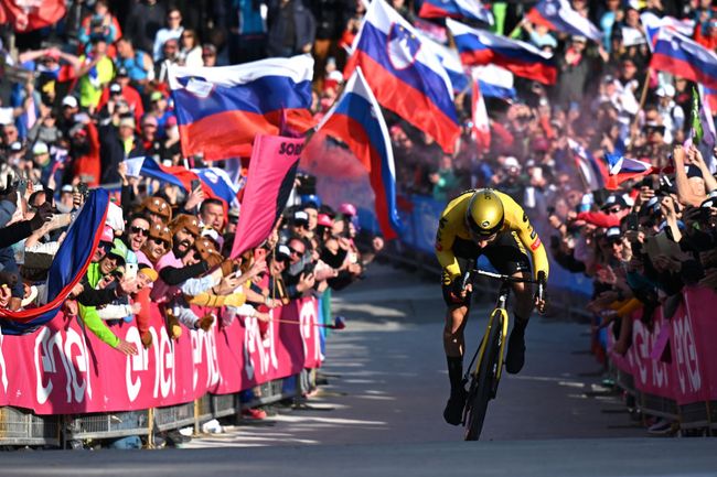 Roglic punta  a testa bassa verso la maglia rosa (Getty Images)