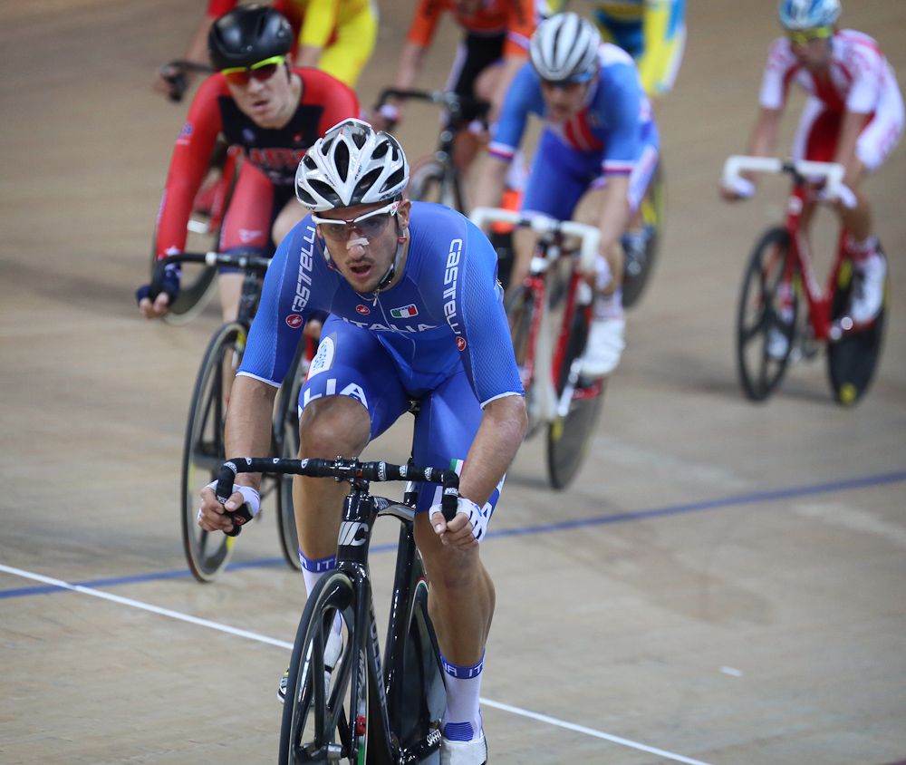 Liam Bertazzo (Italia) in the points race.