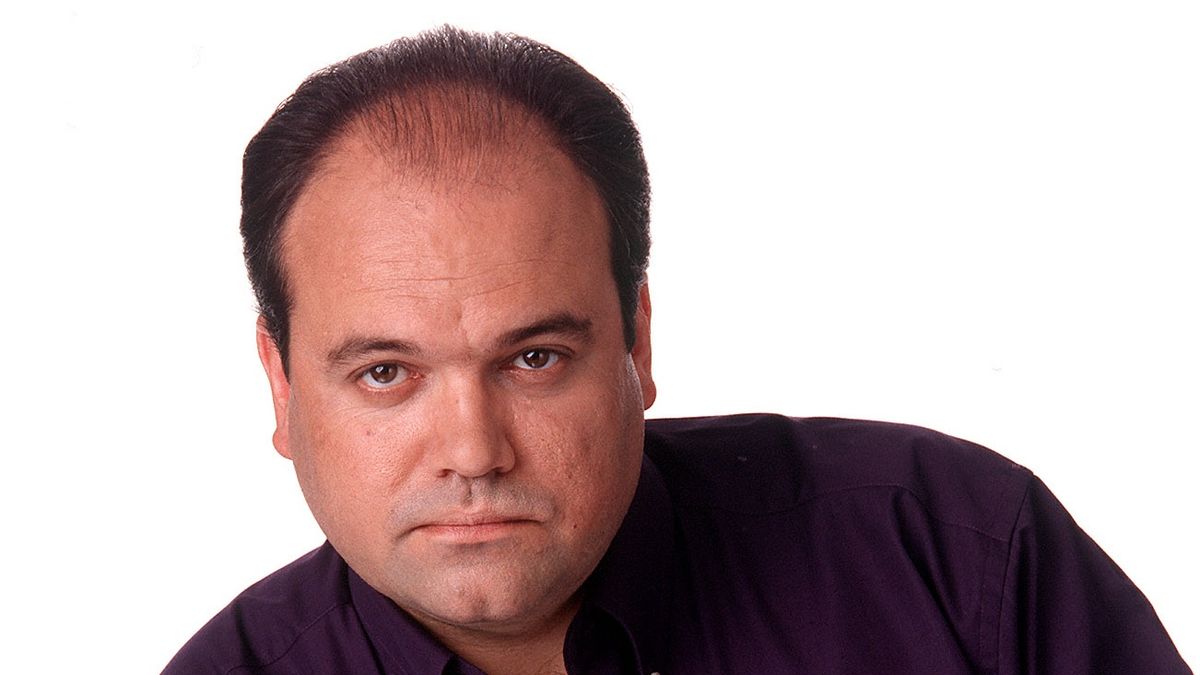 Shaun Williamson as Barry