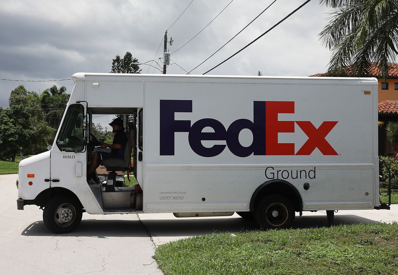 A Fedex truck