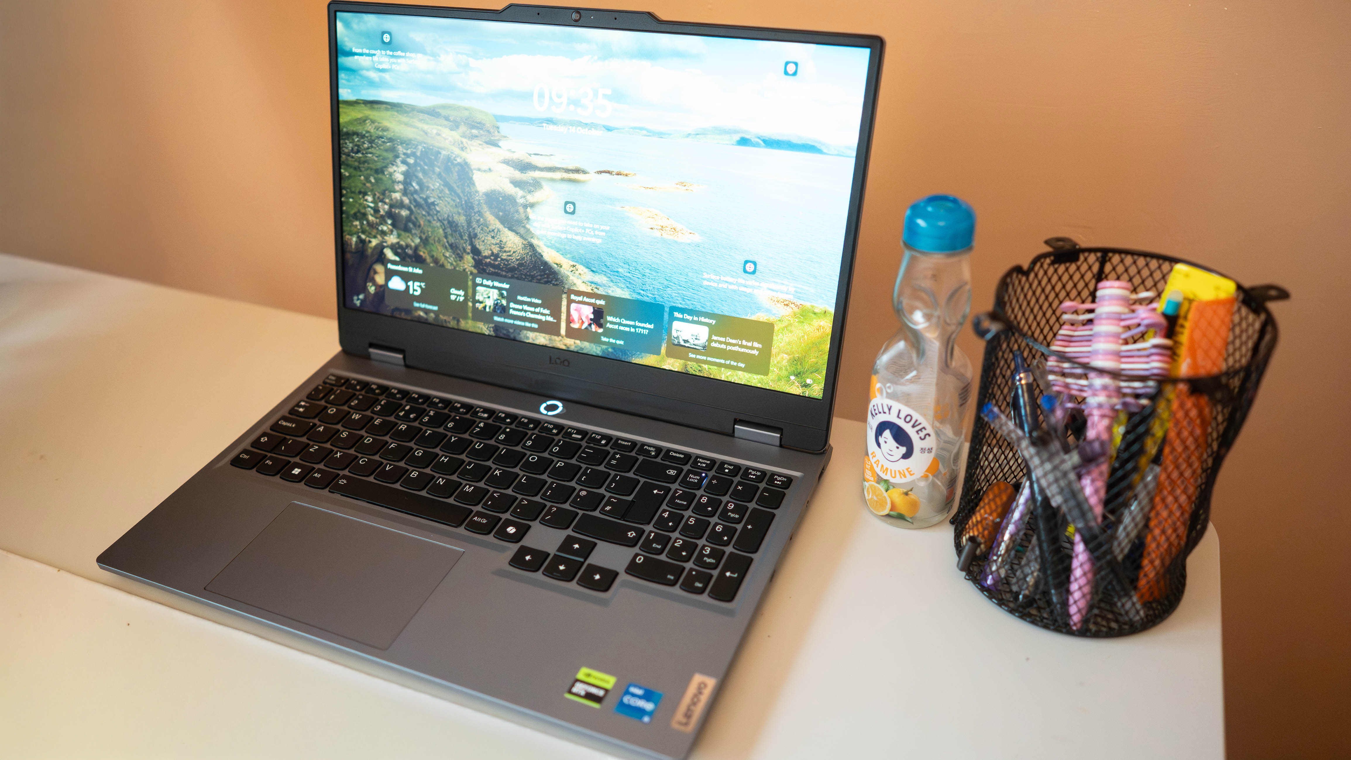 Lenovo LOQ 15IAX9