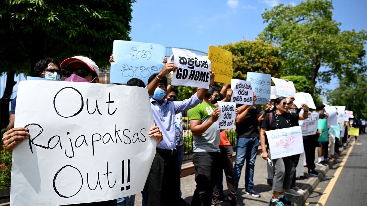 Protesters in Sri Lanka 