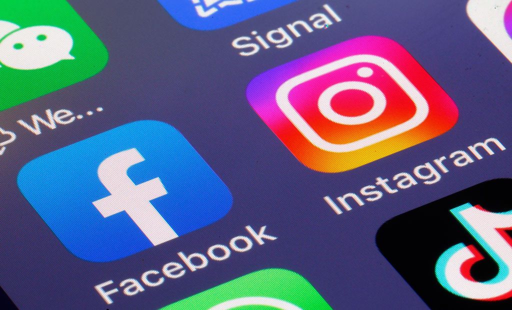 Facebook and Instagram apps on screen.