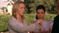 Lynette with the note in Desperate Housewives' pilot