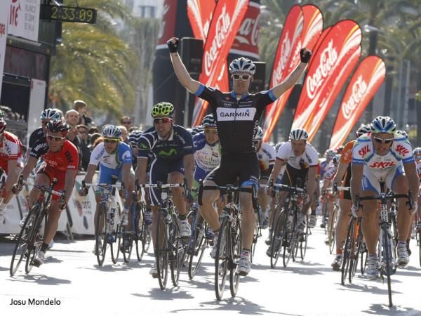 Tyler Farrar (Garmin-Cervelo) beats Francisco Ventoso (Movistar) for the win in Mallorca