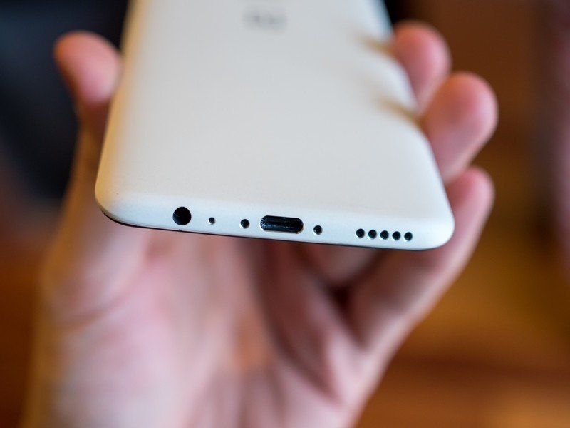OnePlus 5T in Sandstone White