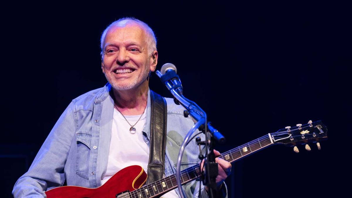 Peter Frampton onstage