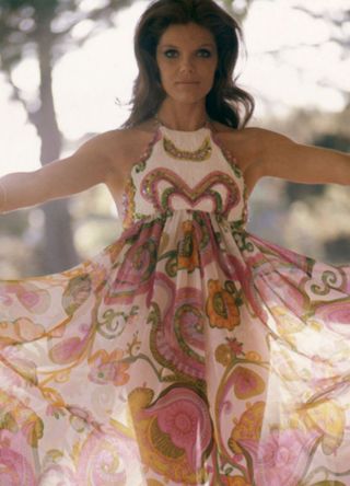 British-American actress Samantha Eggar in a psychedelic dress, circa 1969.