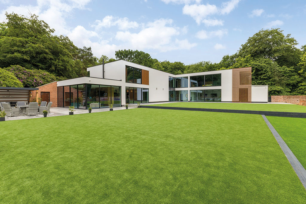 Houses for sale with sporting facilities: Lancewood, Windlesham, Surrey