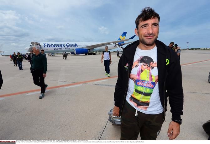 Francesco Chicchi heads to the bus