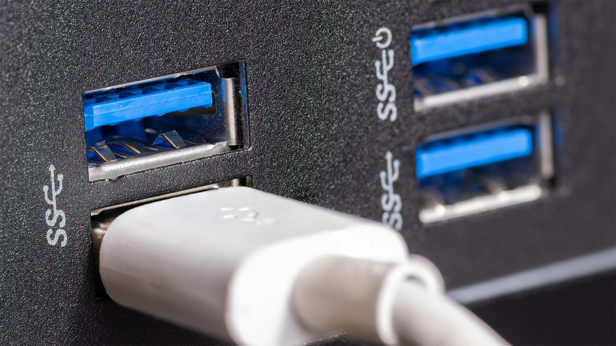 Los puertos USB 3.0/3.1/3.2 de 5 Gbps suelen ser azules