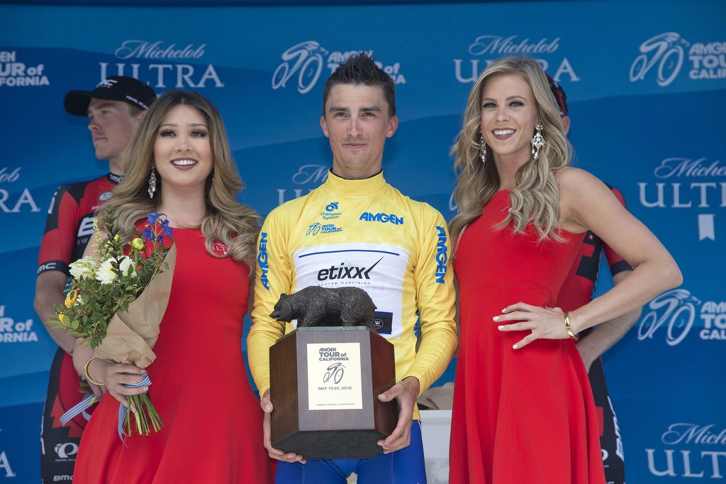2016 champion Julian Alaphilippe (Etixx Quickstep) with his prize