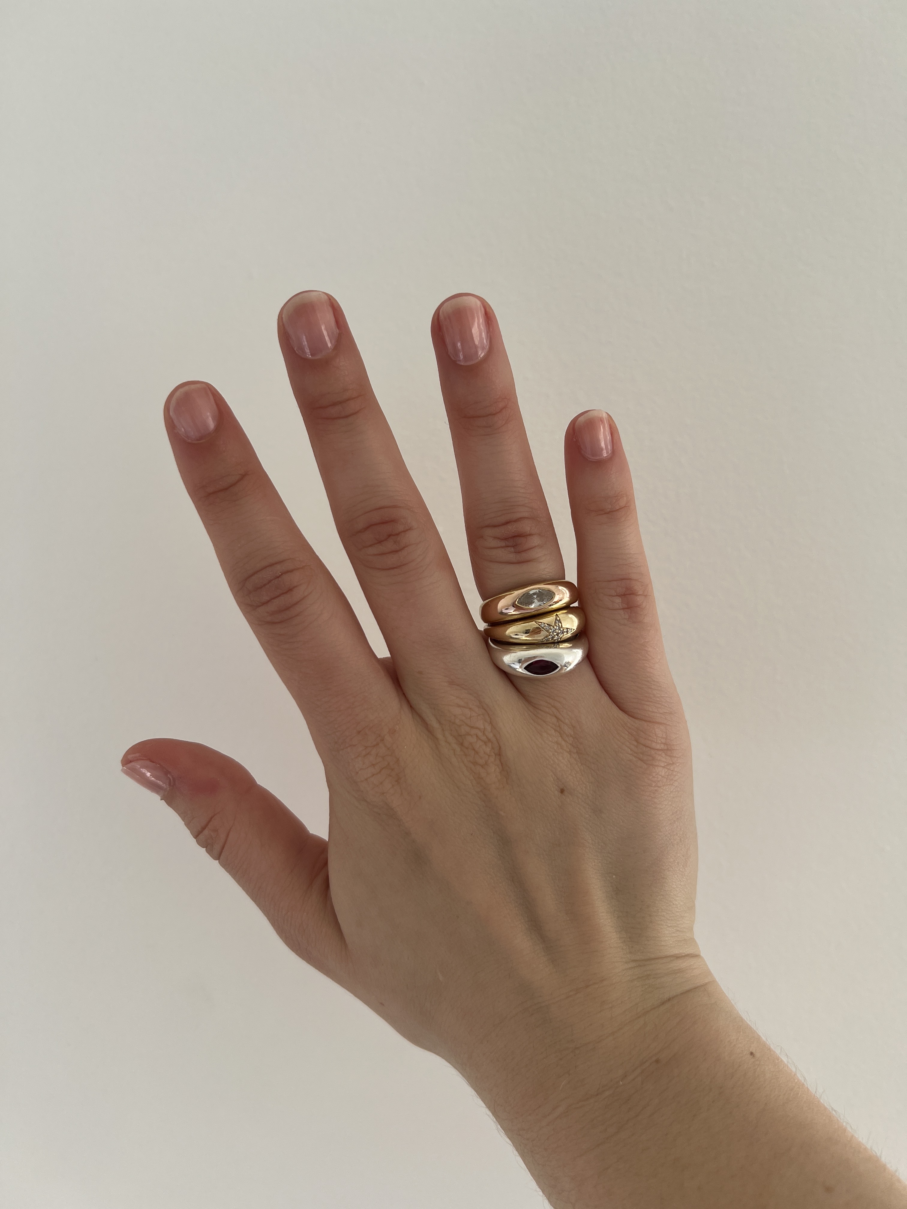 An image of @avahgilchrist wearing one of the biggest summer jewellery trends for 2025.