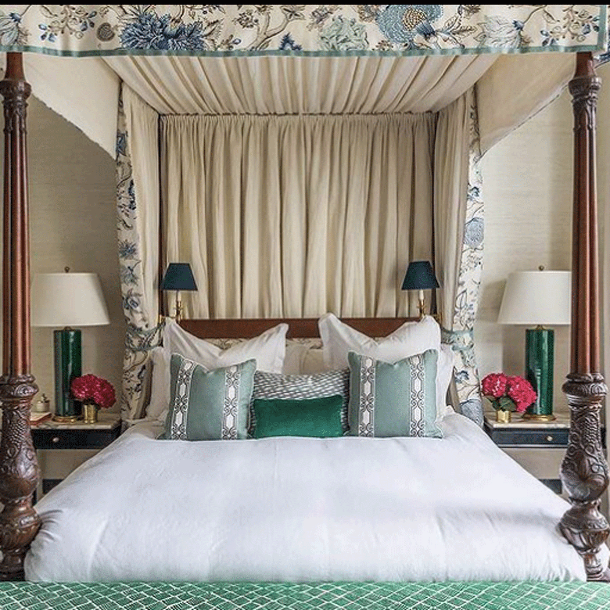 Four poster bed with teal accessories